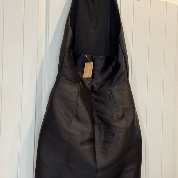 Elegant Black Halter Dress - Picture 6 of 8